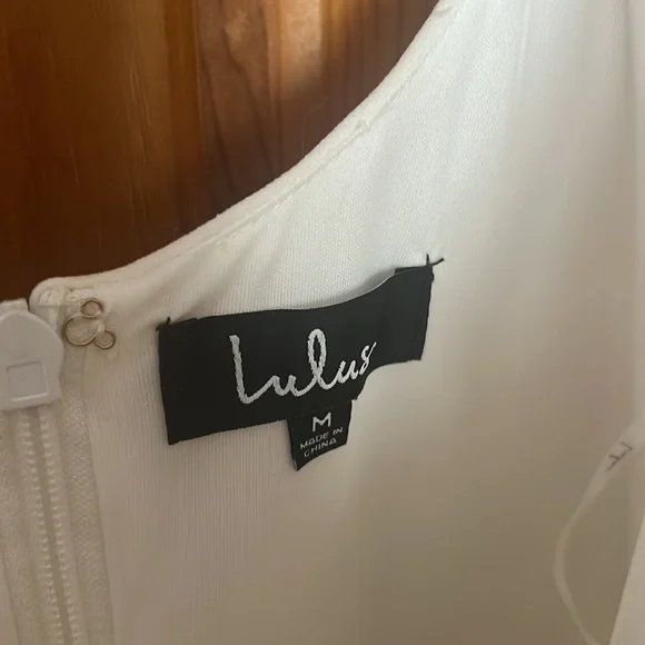 New white lulus dress! - Picture 2 of 3